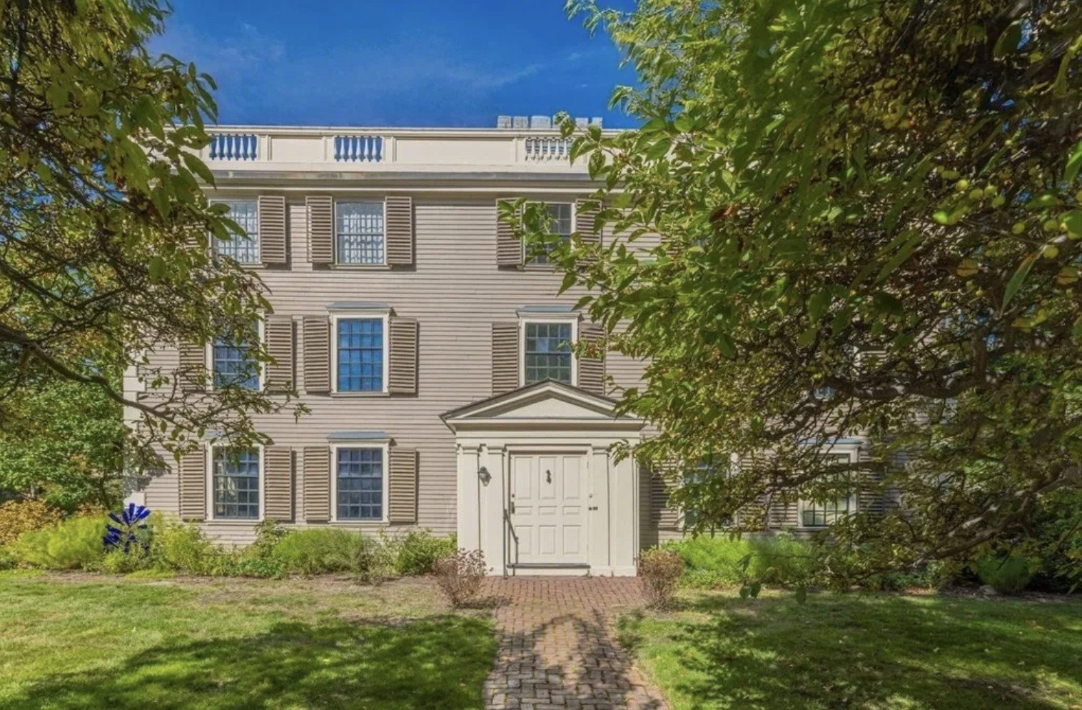 Three-story Hooper-Lee-Nichols House in Cambridge, MA