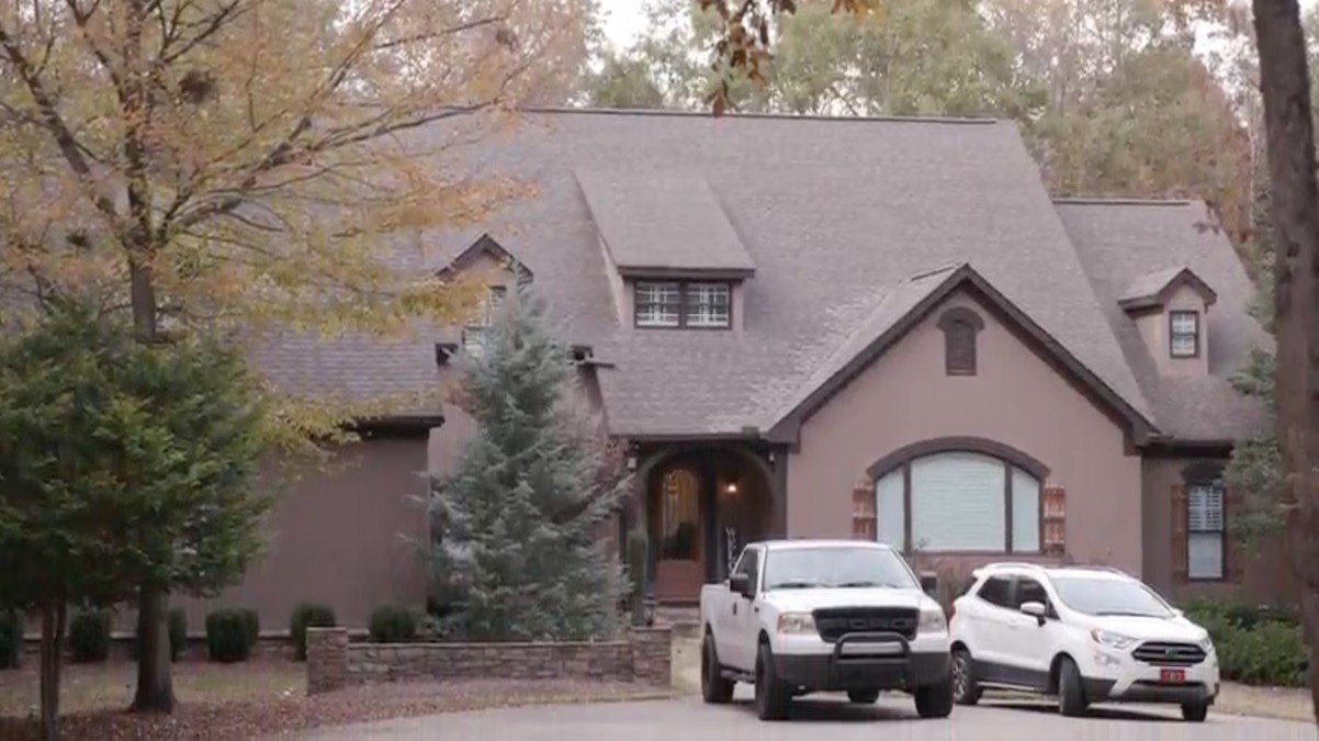 The bride-to-be decided the Johnston family's ranch-style home in Forsyth, GA would be the perfect place to say "I do."