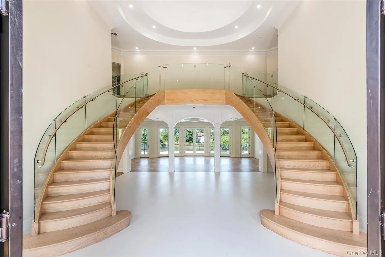 foyer Great Neck mansion