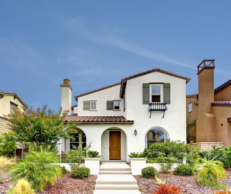 Cute house in neighborhood
