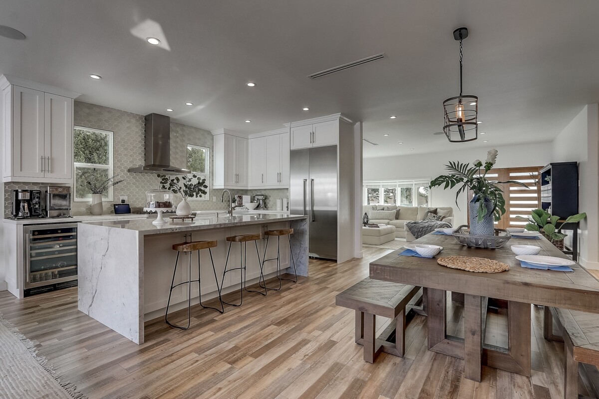Modern kitchen with breakfast bar