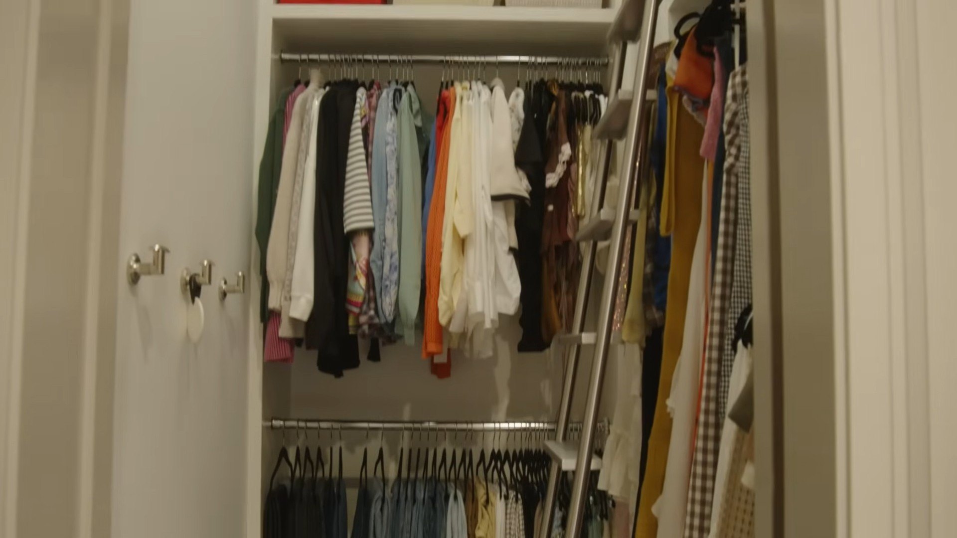 Lindsay Hubbard Shows Off NYC Apt