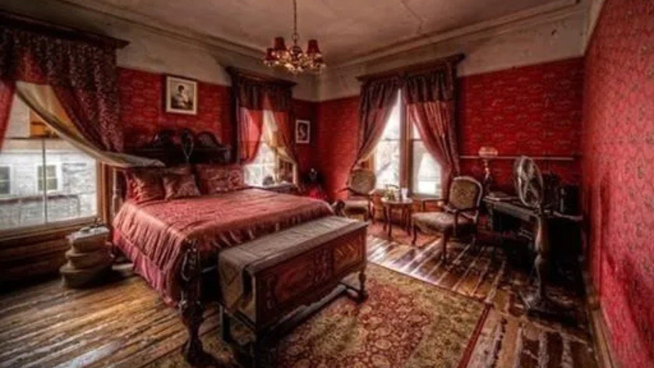 Massachusetts 'haunted' house