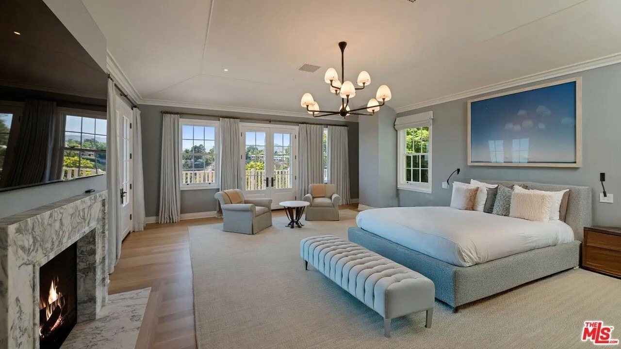 Photo of bedroom for sale in Pacific Palisades
