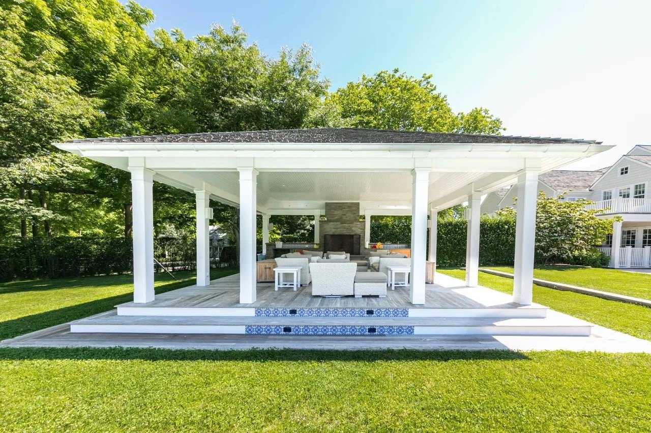 Alec Baldwin Hamptons house pool pavilion