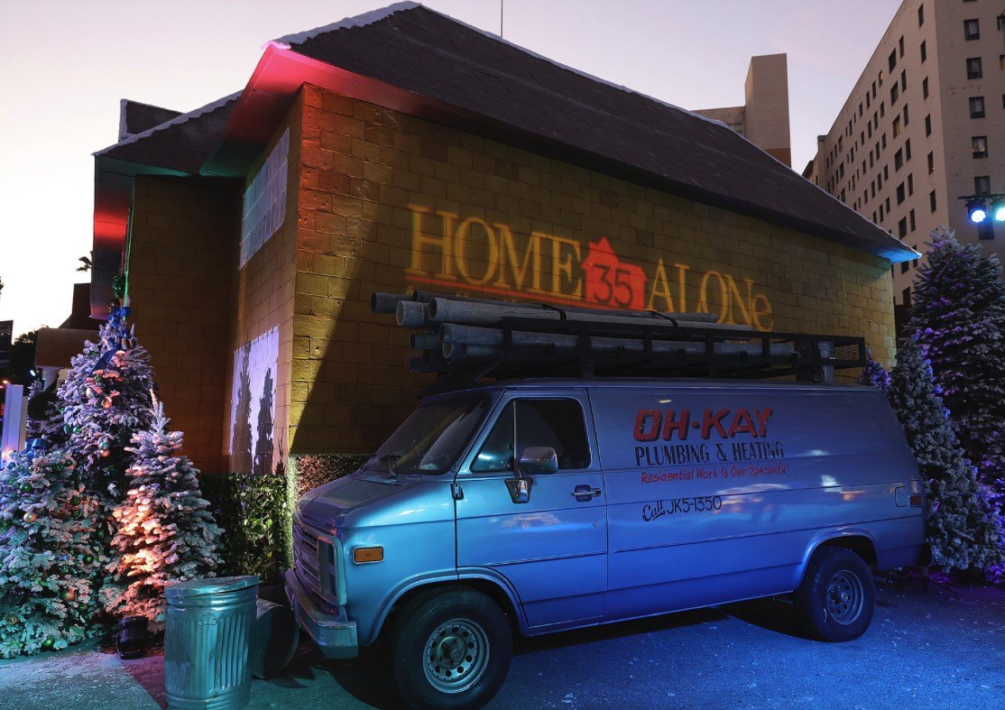 An Oh-Kay Plumbing and Heating van like the burglars used to burgle Kevin's home was also an available selfie setting.