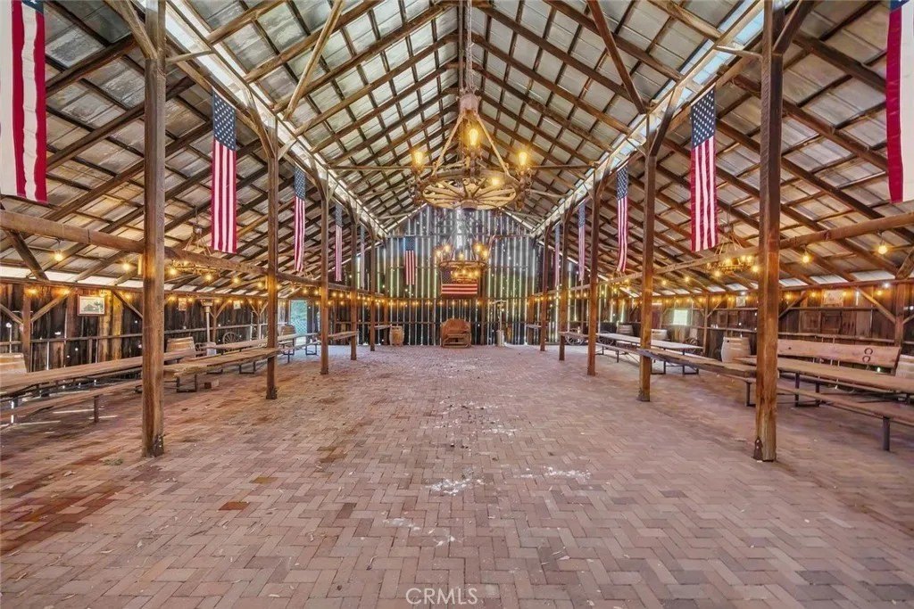 This huge, repurposed barn is ideal for receptions and charity events.