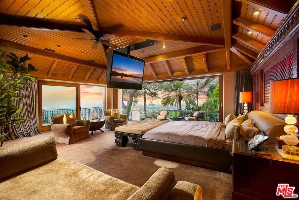 A bedroom in a home on the land where sharon tate was murdered
