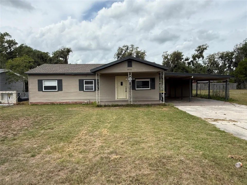 Photo of foreclosure property in Lakeland, FL
