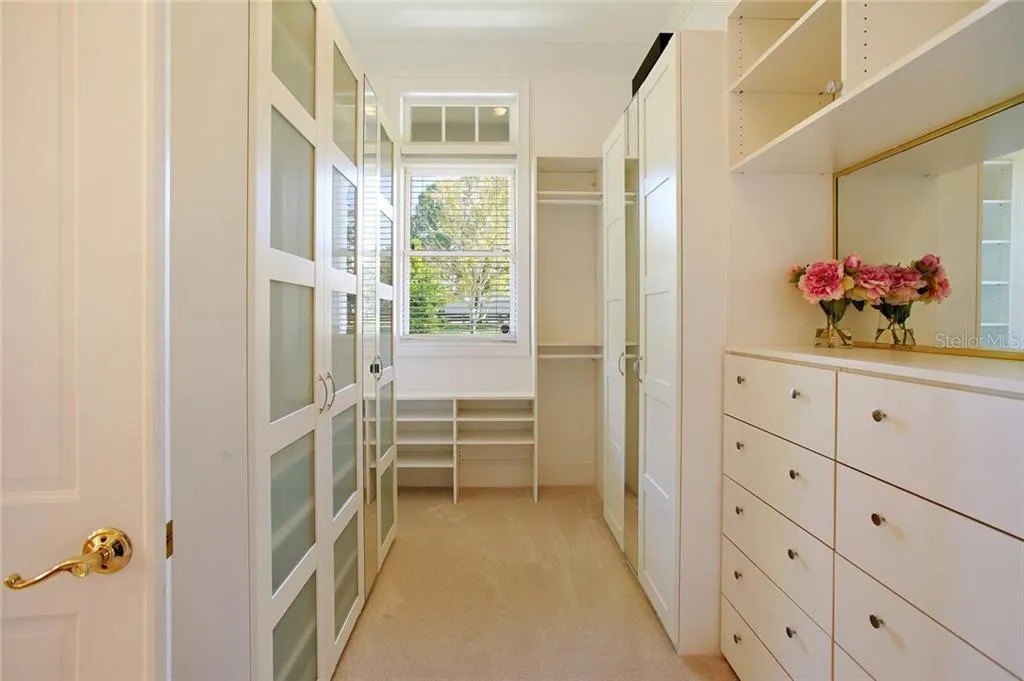 Inside the $1.2 Million Florida Home Za'Darius Smith Will Retreat To As He Announces Shock Retirement From Philadelphia Eagles A closet in Za'Darius Smith's home in Florida