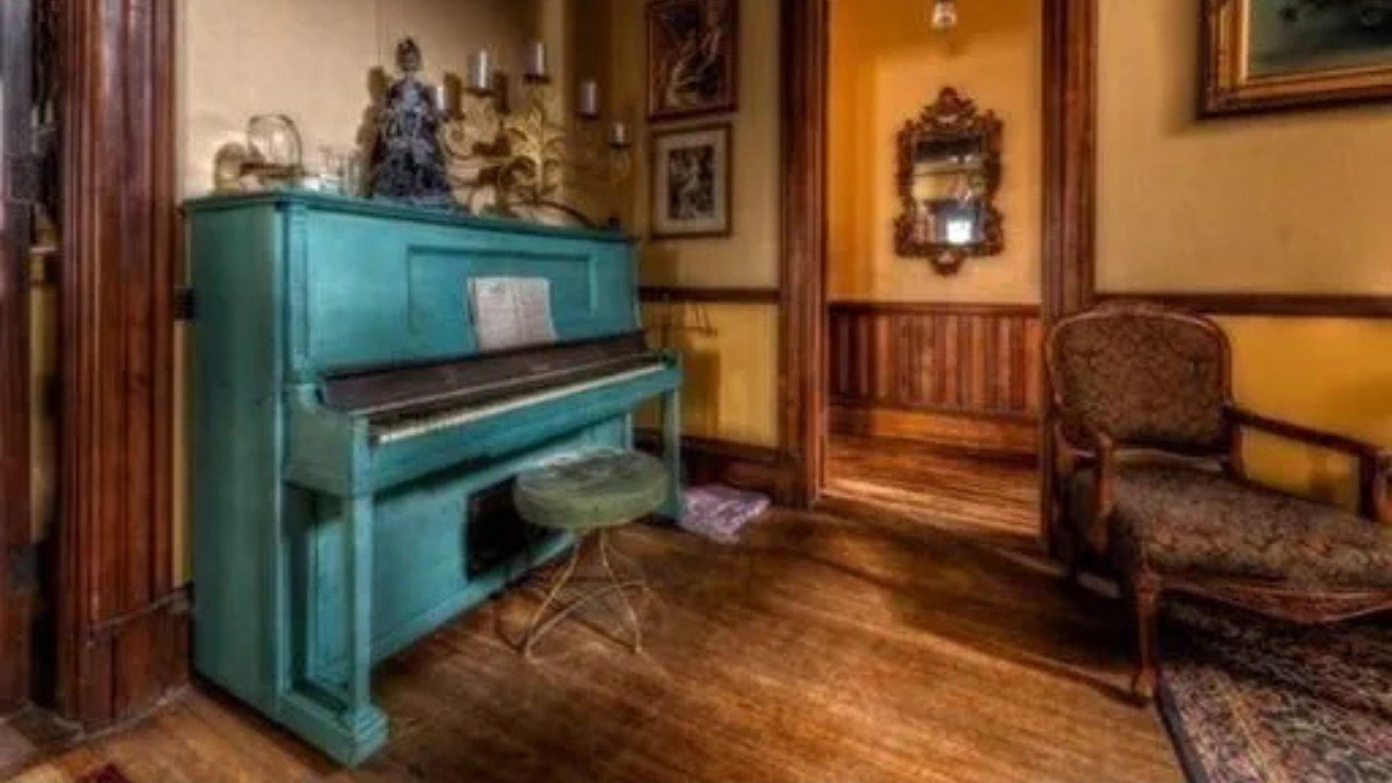 Massachusetts 'haunted' house