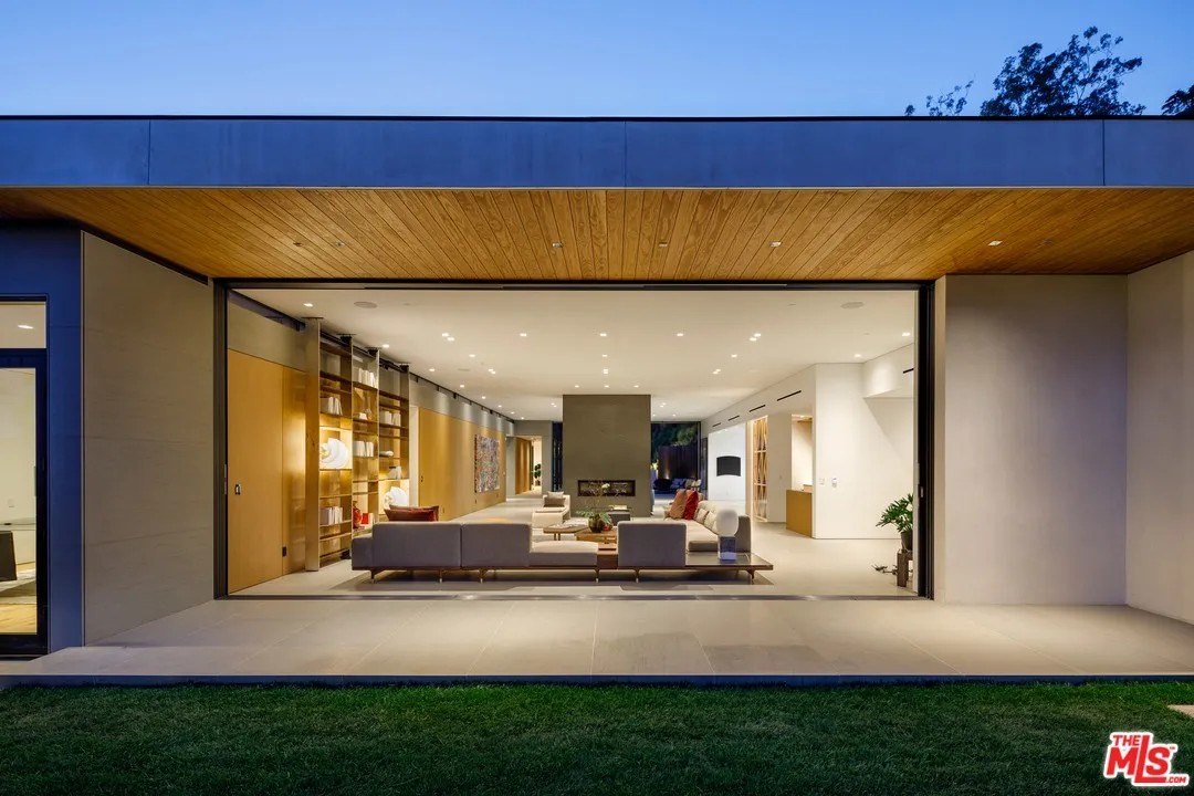 Longtime talk show host Dr. Phil loses bankruptcy trial Dr Phils home in Beverly Hills, California