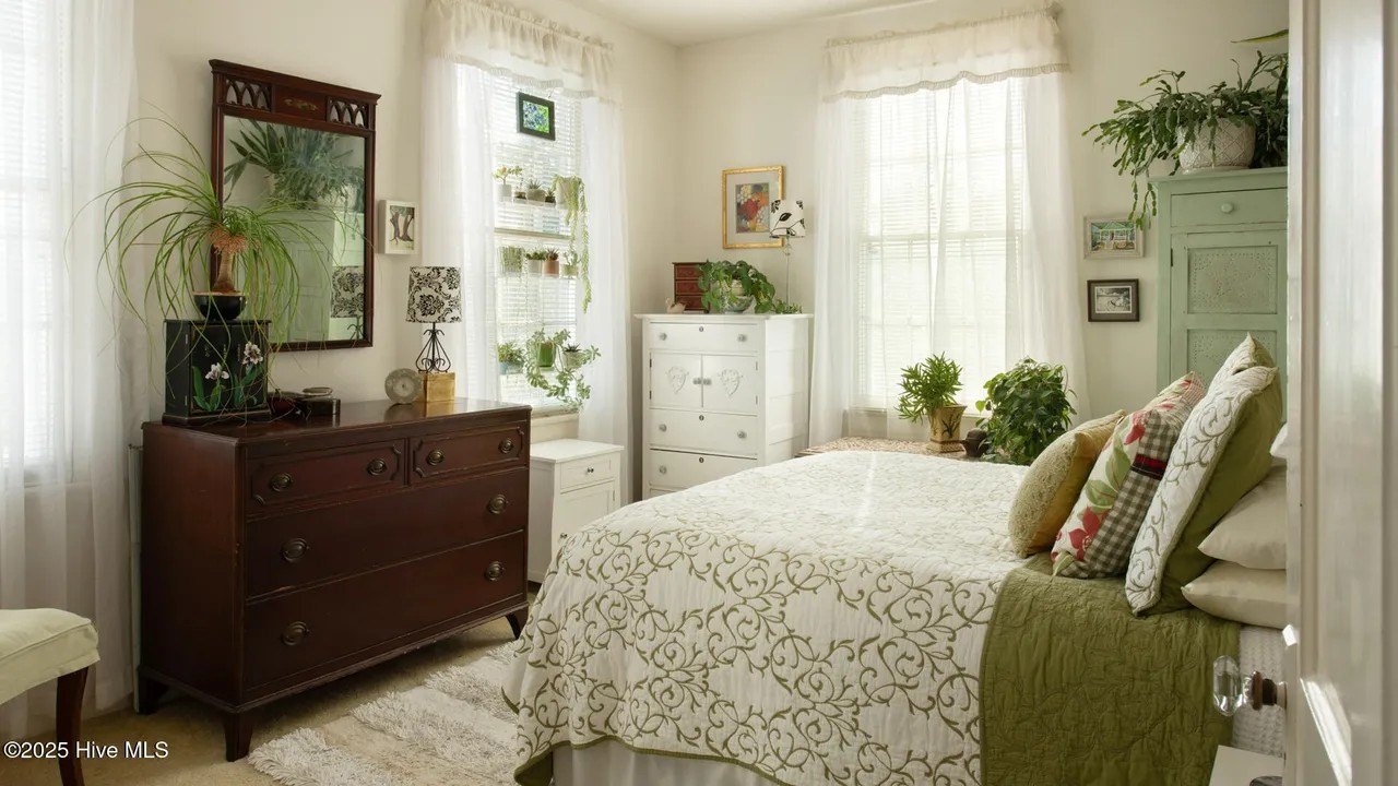 A Wilmington landmark - recognized worldwide as the real ''Dawson's Creek House.'' This waterfront home on Hewlett's Creek served as Dawson Leery's home in all six seasons of the hit television series Dawson's Creek.