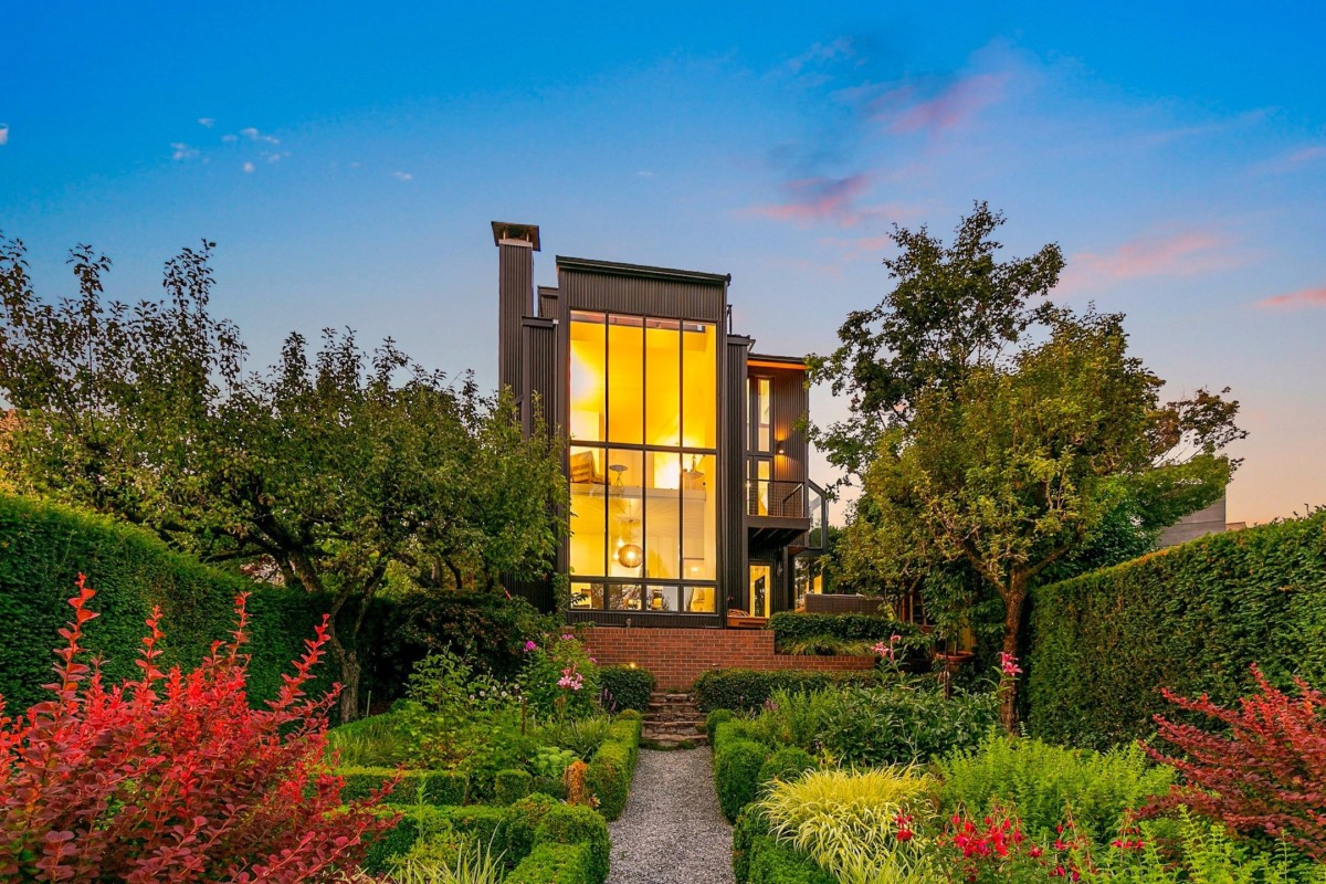 house exterior with vegetation 