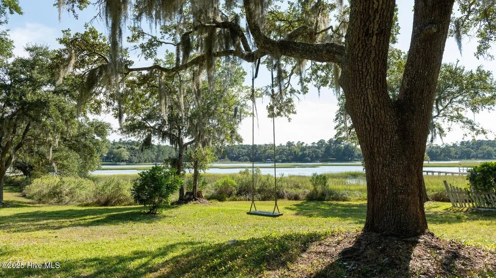 A Wilmington landmark - recognized worldwide as the real ''Dawson's Creek House.'' This waterfront home on Hewlett's Creek served as Dawson Leery's home in all six seasons of the hit television series Dawson's Creek.