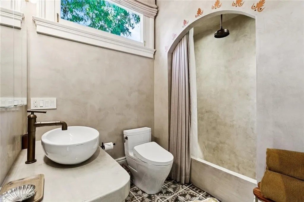 A bathroom in Amy Schumer's home in New Orleans