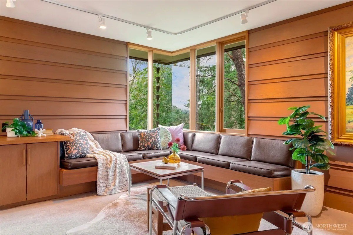 Built-in seating in midcentury in Seattle, on sale for $1,990,000