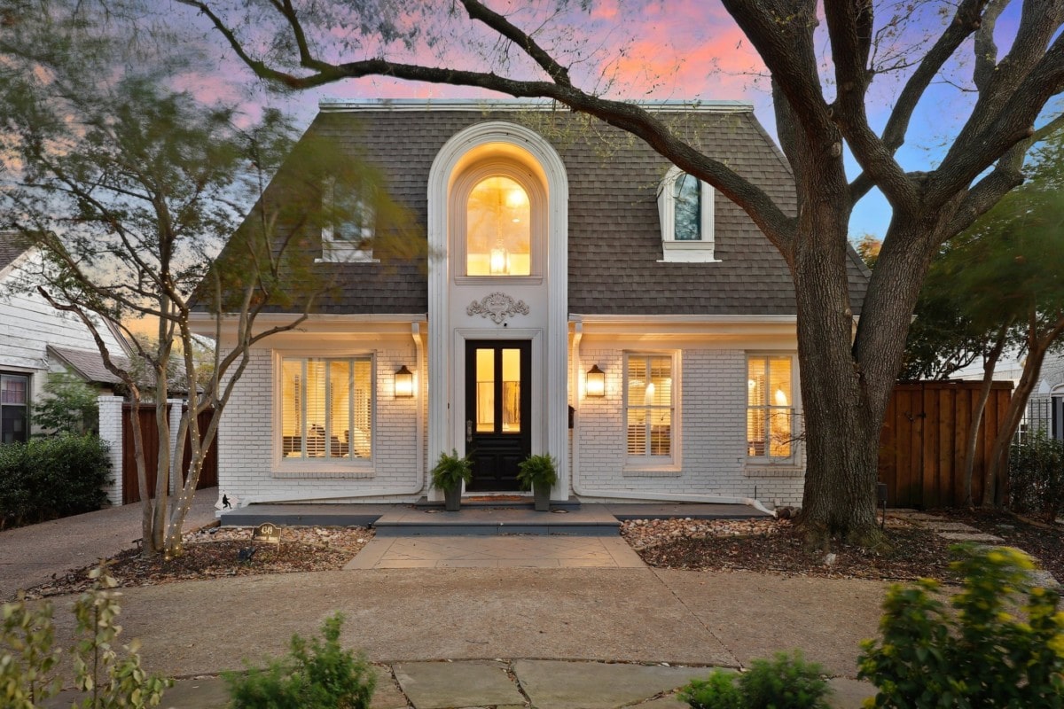 older-home-white-house-at-dusk
