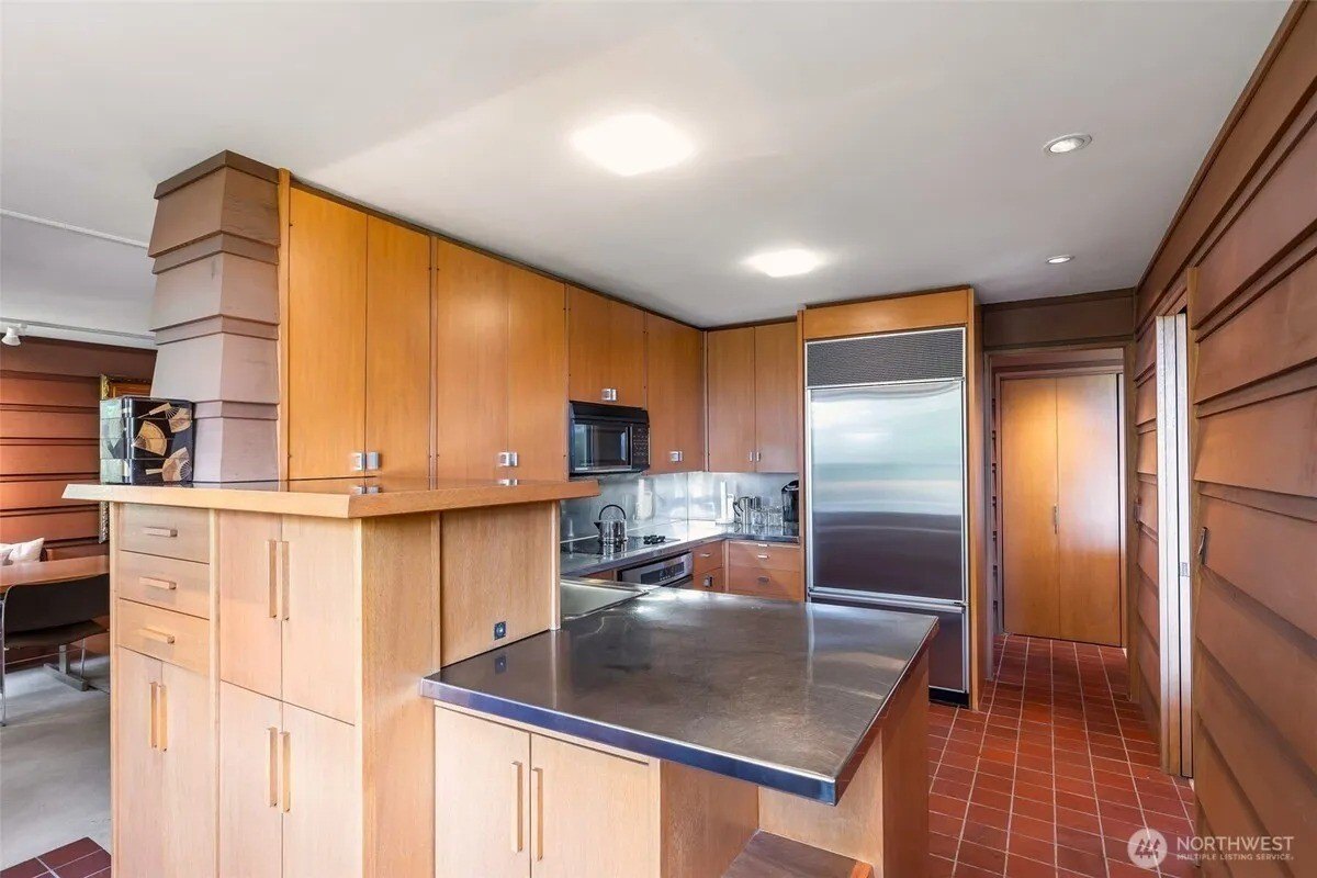 Kitchen in midcentury in Seattle, WA, on sale for $1,990,000