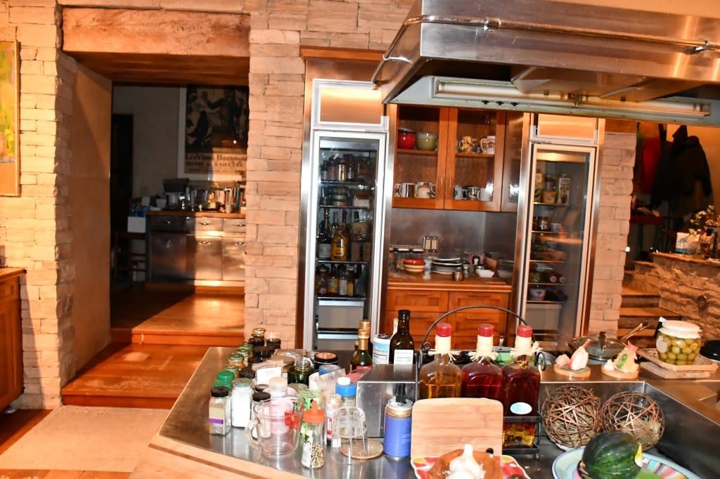 Police Photos Taken Inside Gene Hackman and Betsy Arakawa's $4 Million Home Show It Filled With Clutter and Garbage