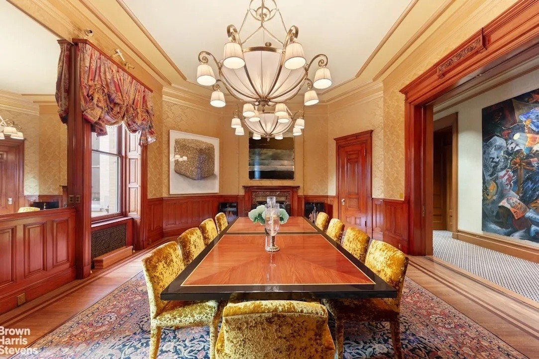 Photo of formal dining room at The Dakota