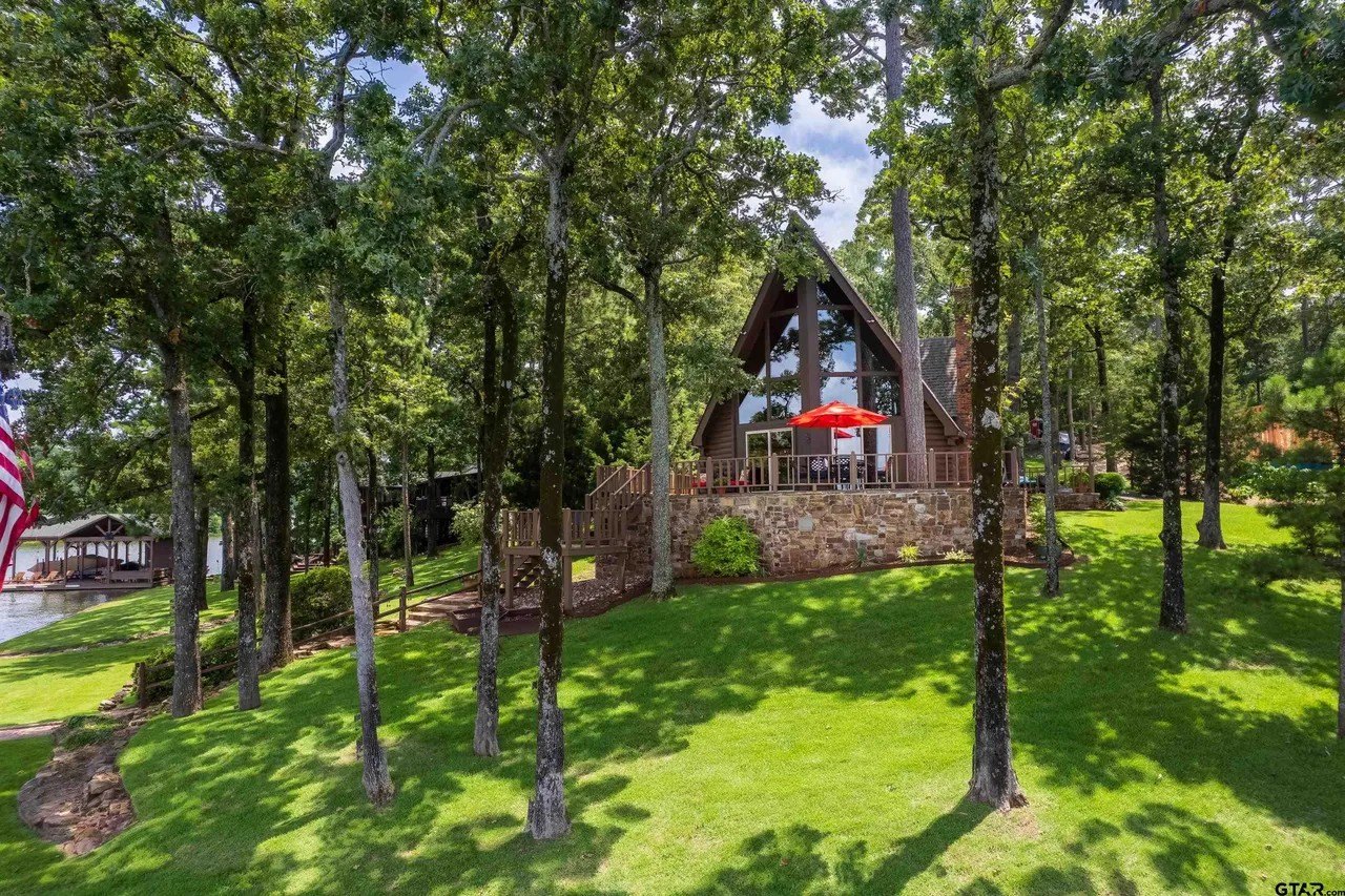 5 for Friday: Cozy A-Frame Cabins