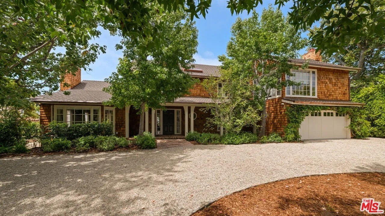 Photo of separate house in Pacific Palisades on compound