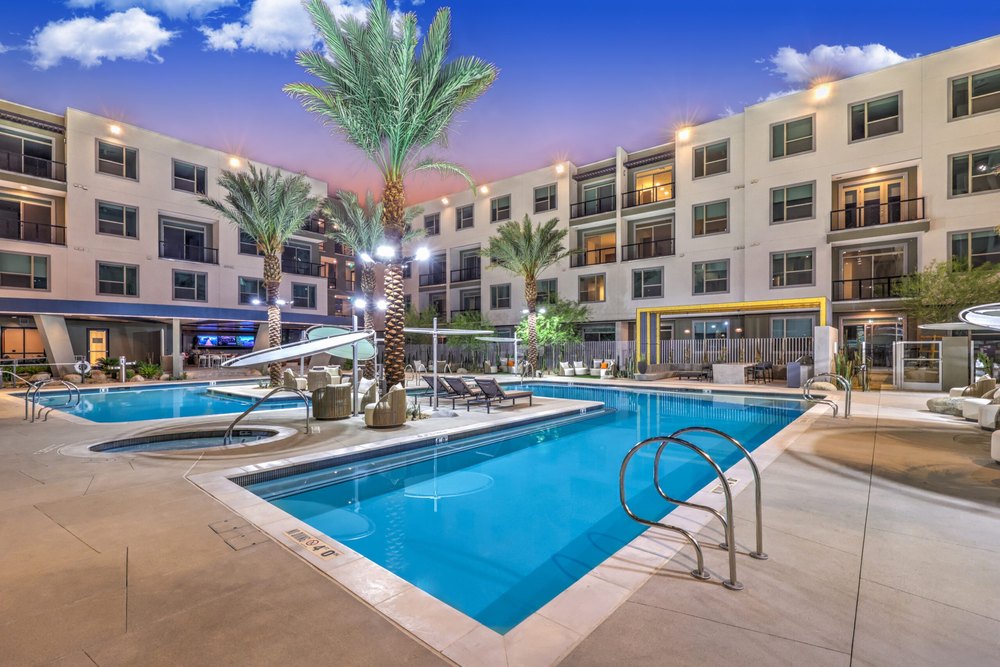 Luxury apartment with communal pool in Las Vegas