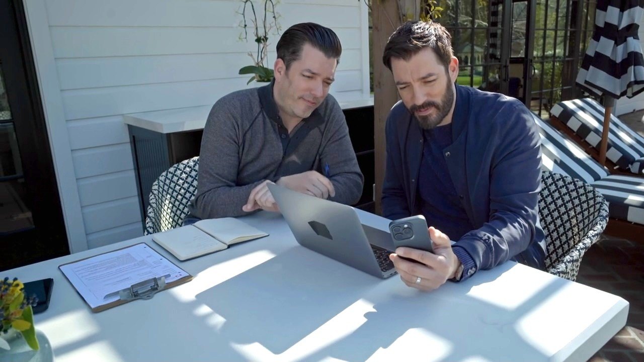 The Property Brothers help an investor take advantage of tax benefits.