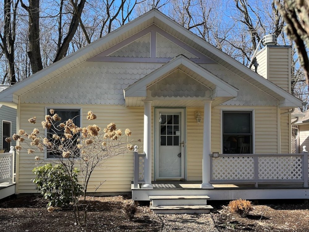 Michigan cottages seen before their renovation