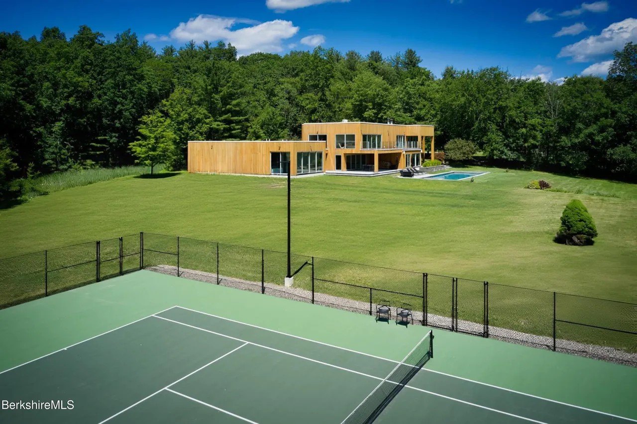 Hudson Valley Scandi estate