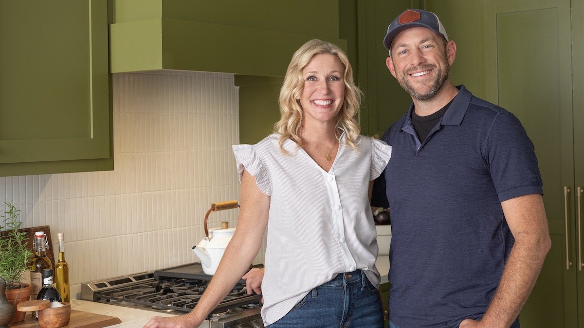 Jenny and Dave Marrs return for Season 6 of "Fixer to Fabulous" on HGTV.