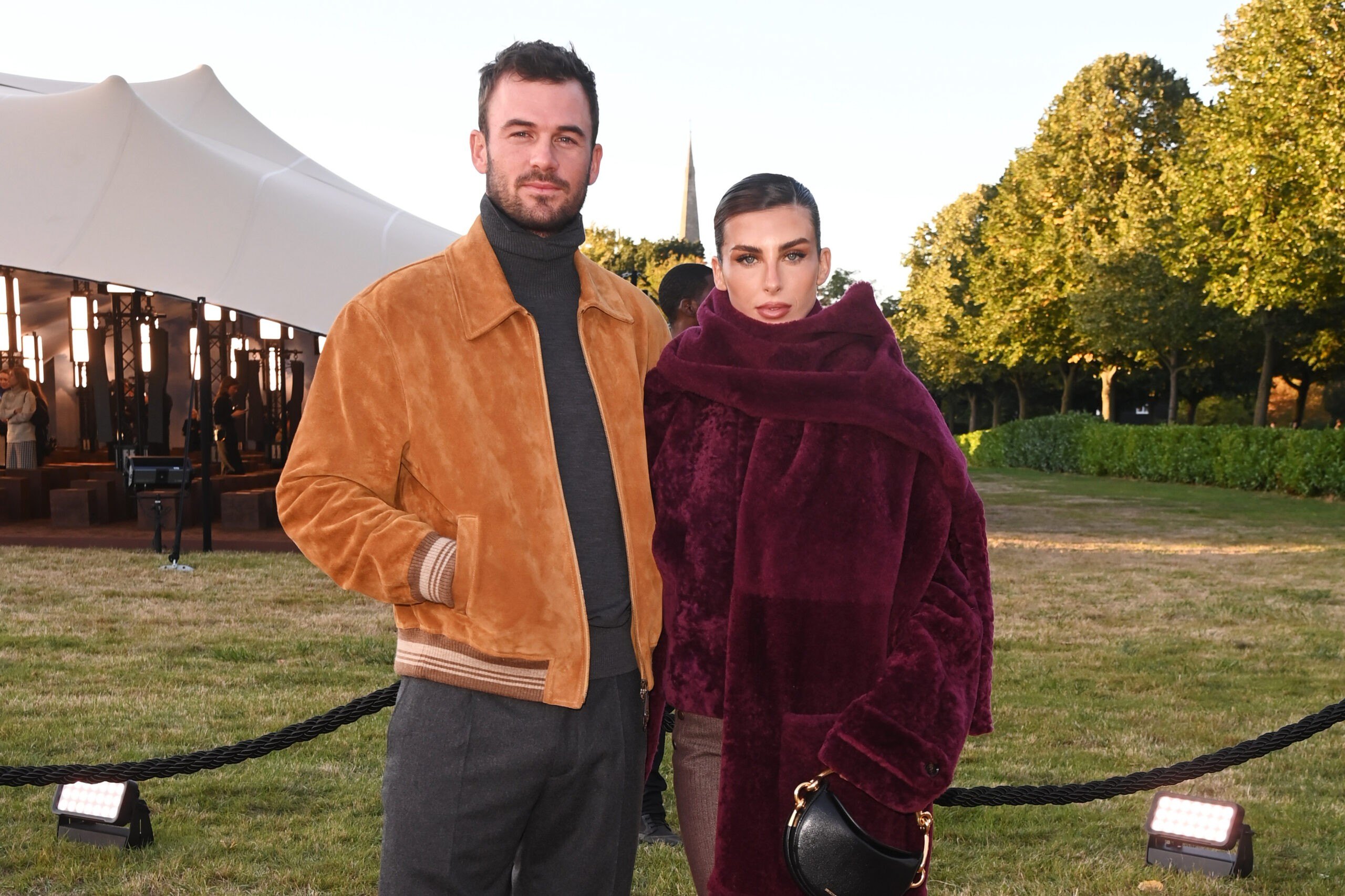 LONDON, ENGLAND - SEPTEMBER 22: Tommy Paul and Paige Lorenze arrive at the Burberry Summer 2026 show during London Fashion Week on September 22, 2025 in London, England. (Photo by Alan Chapman/Dave Benett/Getty Images for Burberry)