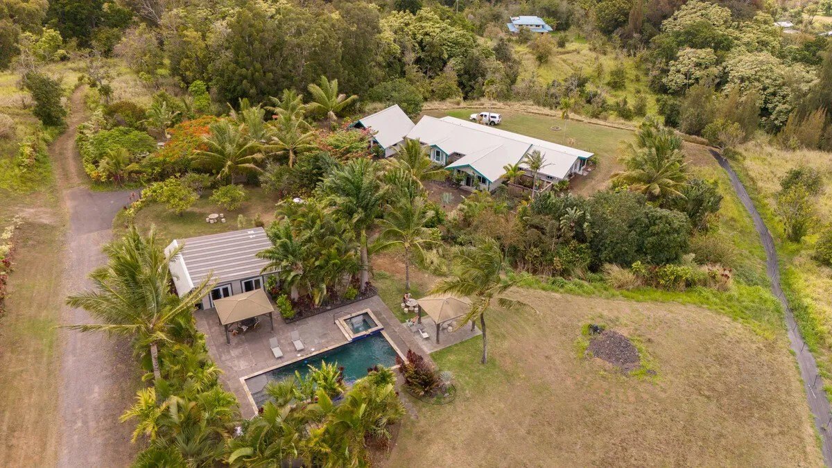 Roseanne Barr Hawaii Ariel