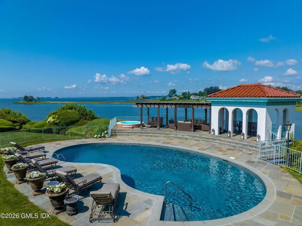 108 Cedar Cliff Rd, Riverside, CT 06878 Luxury Pool and Cabana
