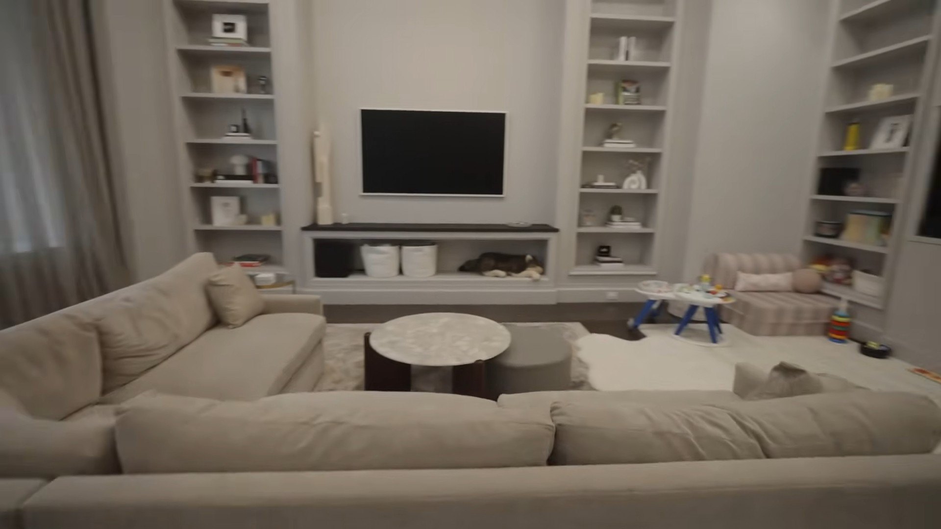 Lindsay Hubbard Shows Off NYC Apt