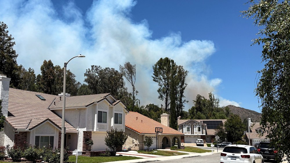 HORIZONTAL sand fire simi valley, this is taken in Agoura Hills, looking north toward Simi Valley