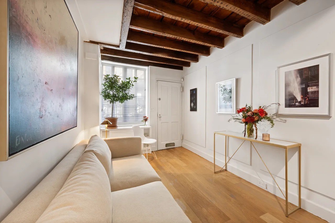 New York's narrowest townhouse