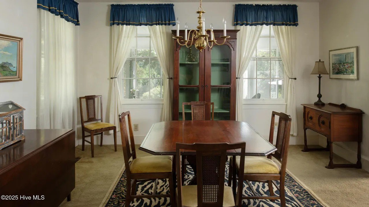 A Wilmington landmark - recognized worldwide as the real ''Dawson's Creek House.'' This waterfront home on Hewlett's Creek served as Dawson Leery's home in all six seasons of the hit television series Dawson's Creek.