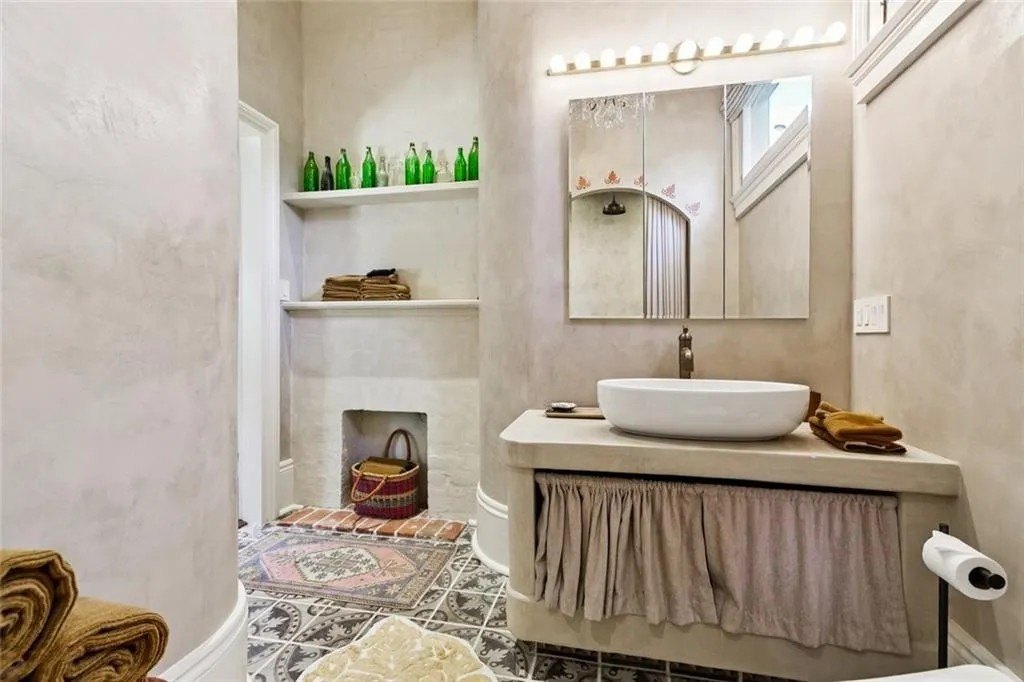 A bathroom in Amy Schumer's home in New Orleans