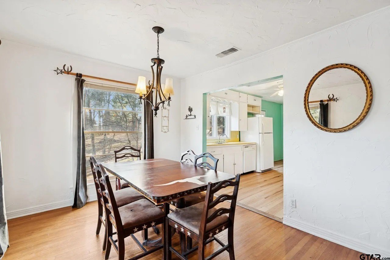 Dining Area - Miranda Lambert Childhood Home