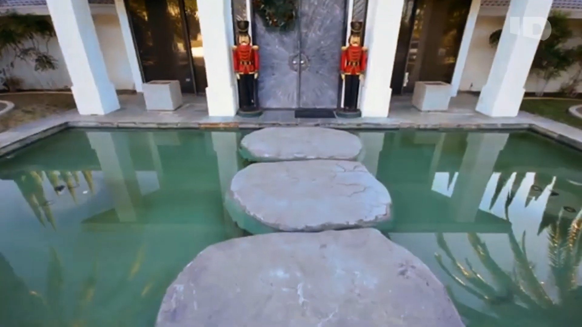 Ireland said that Young used images of his personal home to draw in patients. 