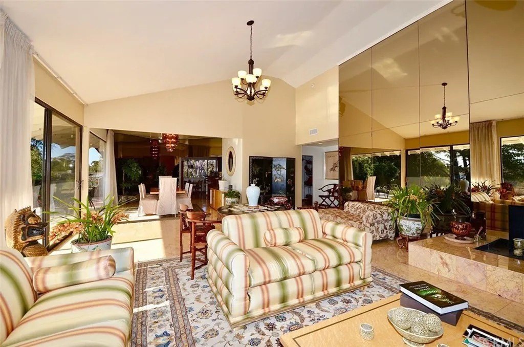 Beyond Meat CEO Ethan Brown Homes Living space in Beyond Meat CEO Ethan Brown Home in Rolling Hills, CA