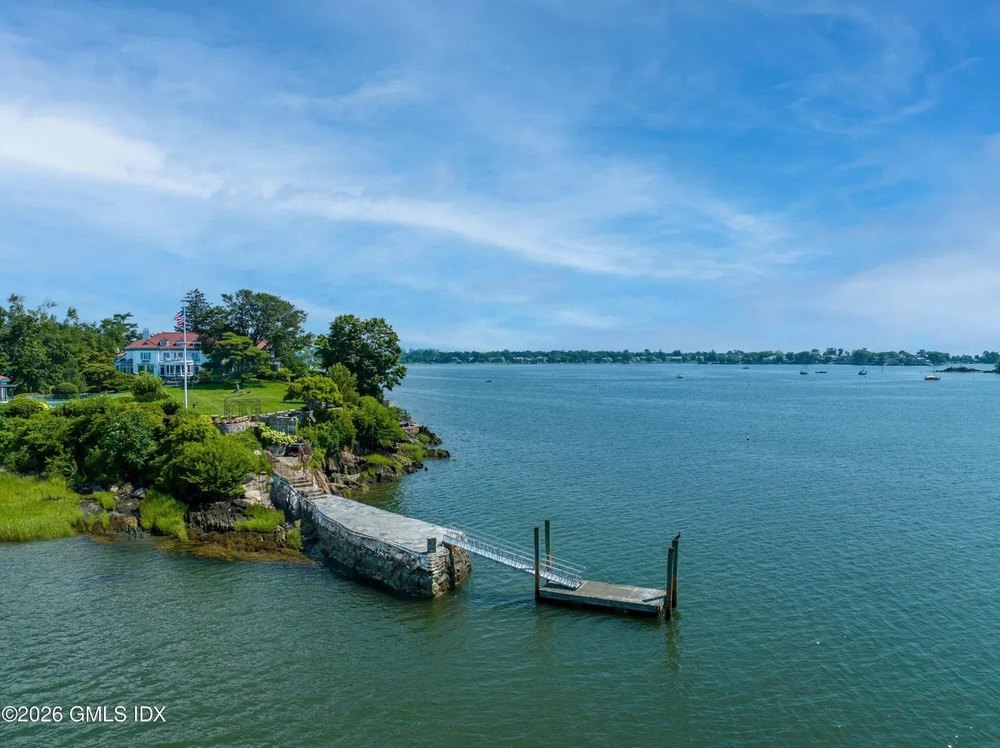 108 Cedar Cliff Rd, Riverside, CT 06878