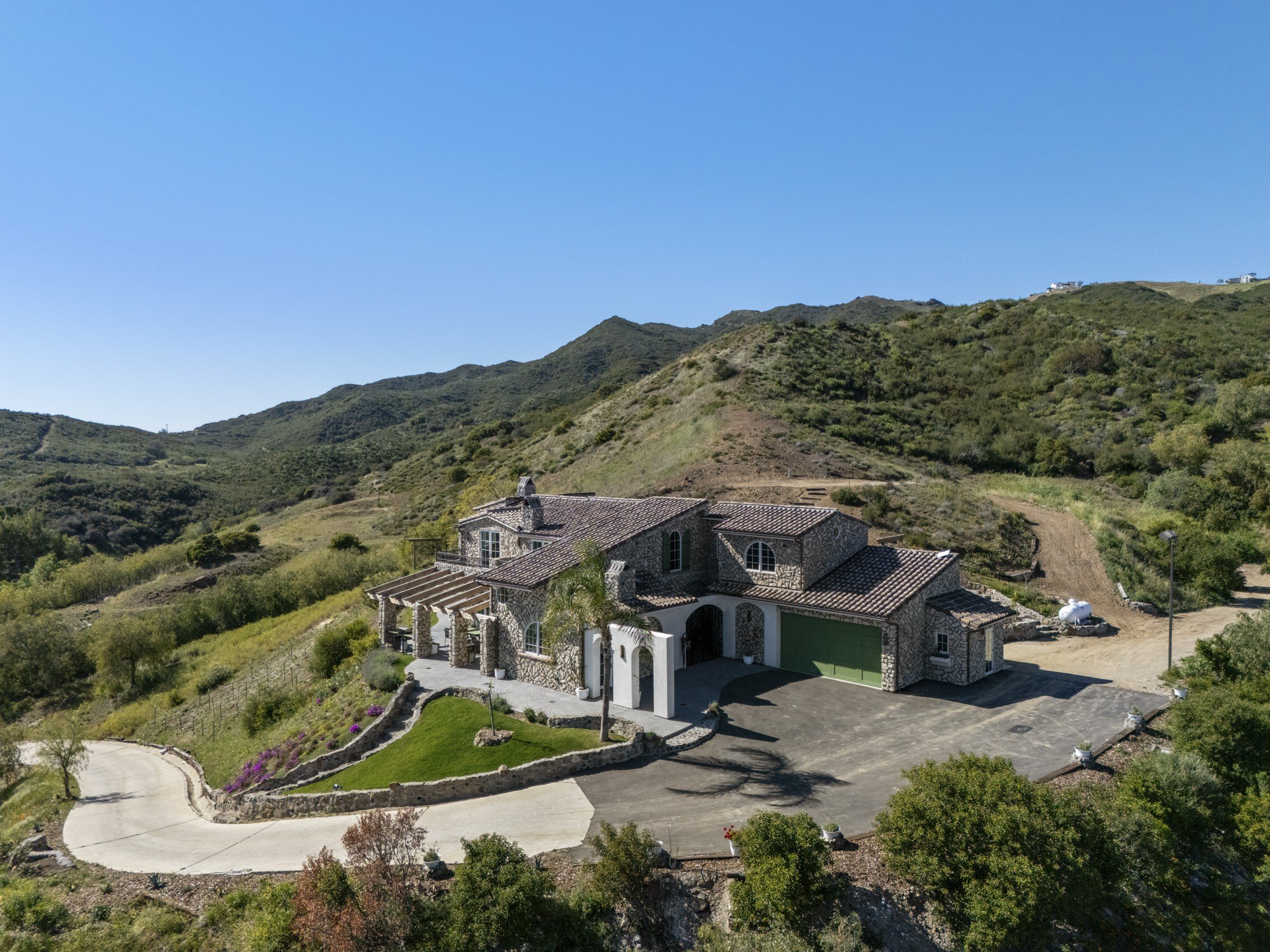 Reality TV star turned real estate agent Kendra Wilkinson recently landed several multi-million dollar listings in Malibu, including the $7.1 million Mediterranean-inspired residence being referred to as Mintcello Villa.