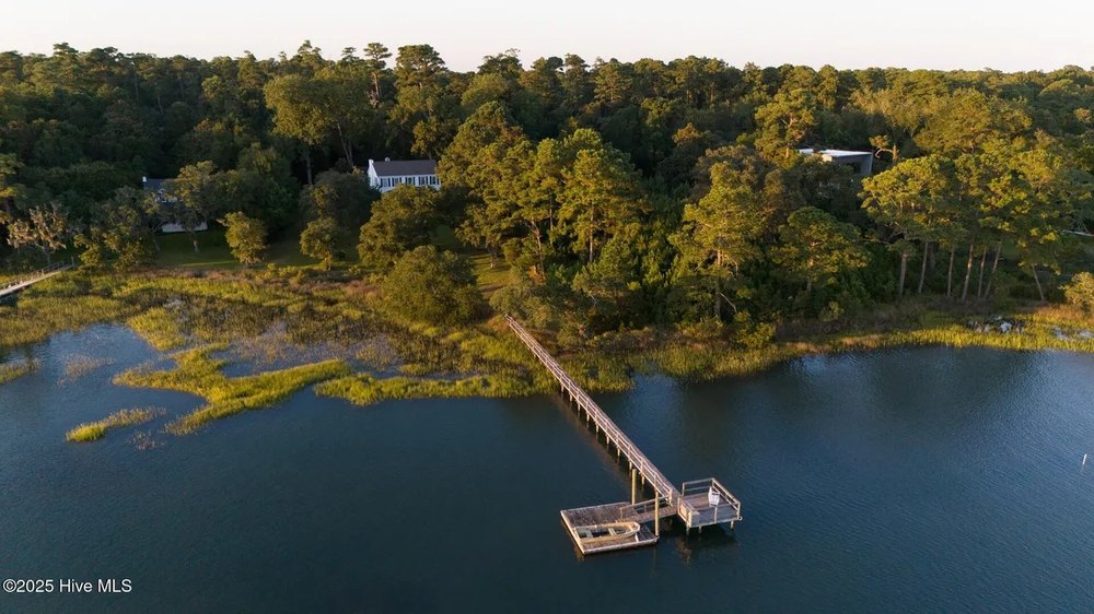 A Wilmington landmark - recognized worldwide as the real ''Dawson's Creek House.'' This waterfront home on Hewlett's Creek served as Dawson Leery's home in all six seasons of the hit television series Dawson's Creek.