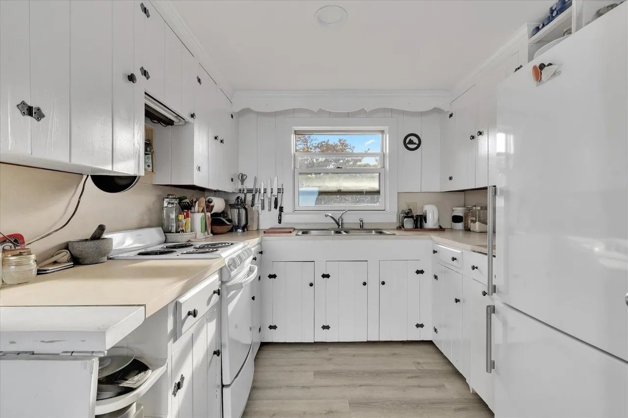 Cliffside Cape Cod cottage