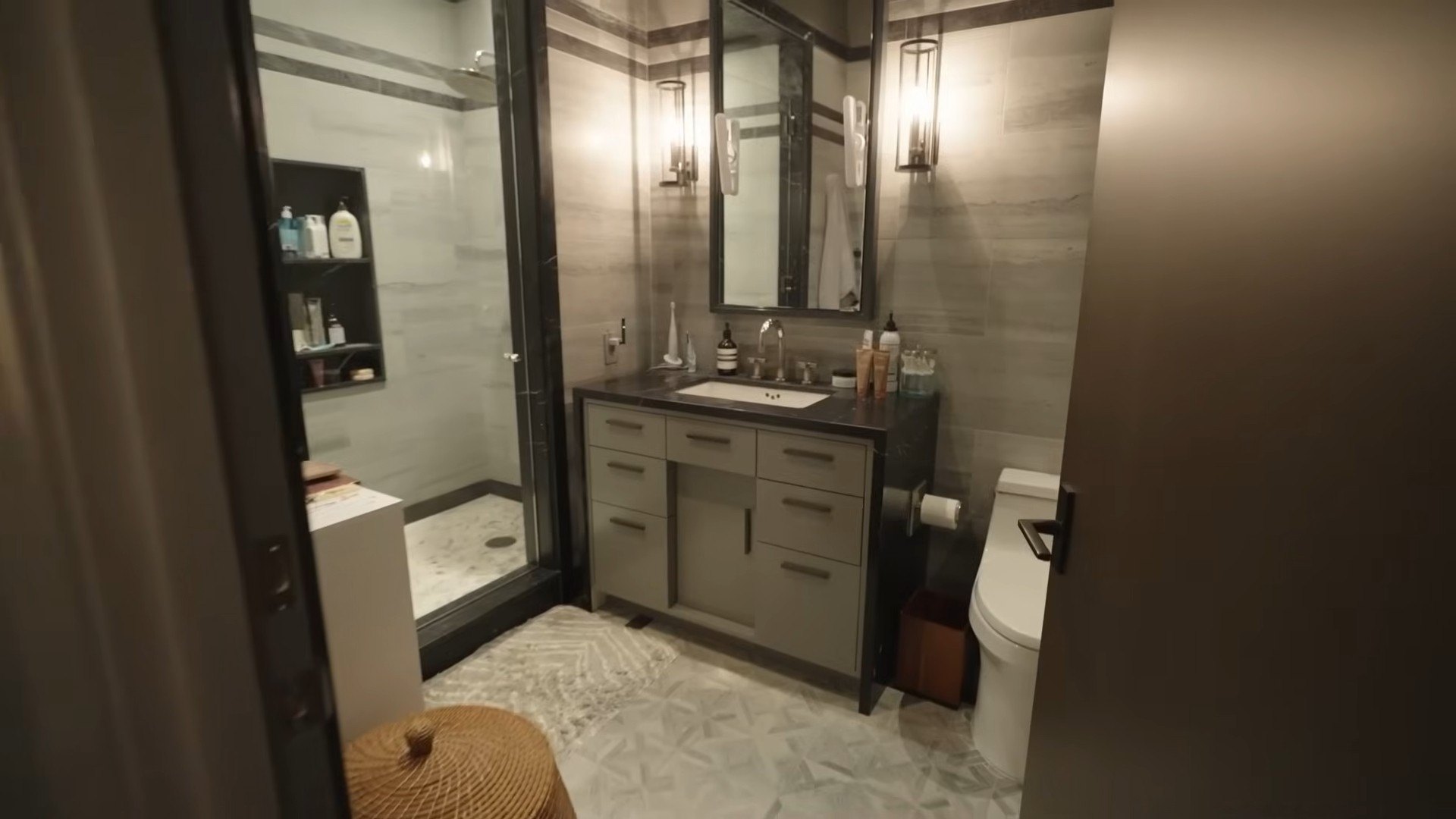 Lindsay Hubbard Shows Off NYC Apt