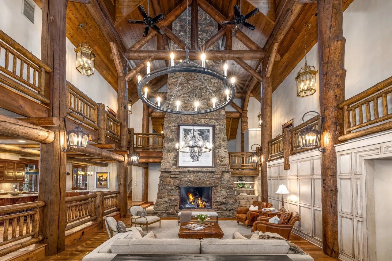 Ski-in Avon Lodge