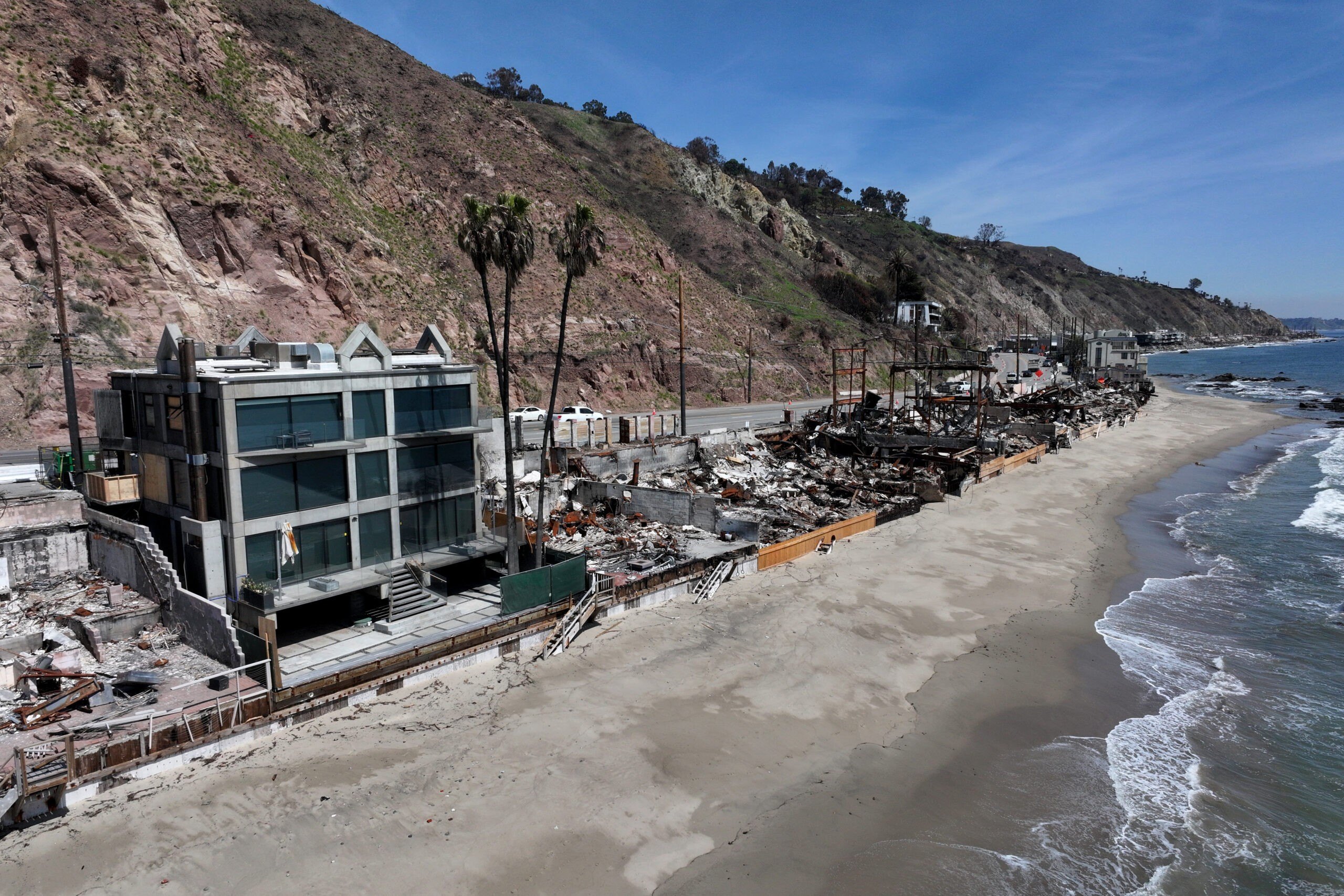 Los Angeles’s Grand Trophy Estates—From Jeff Bezos to Beyoncé’s Mansions—Face the Highest Wildfire Hazard